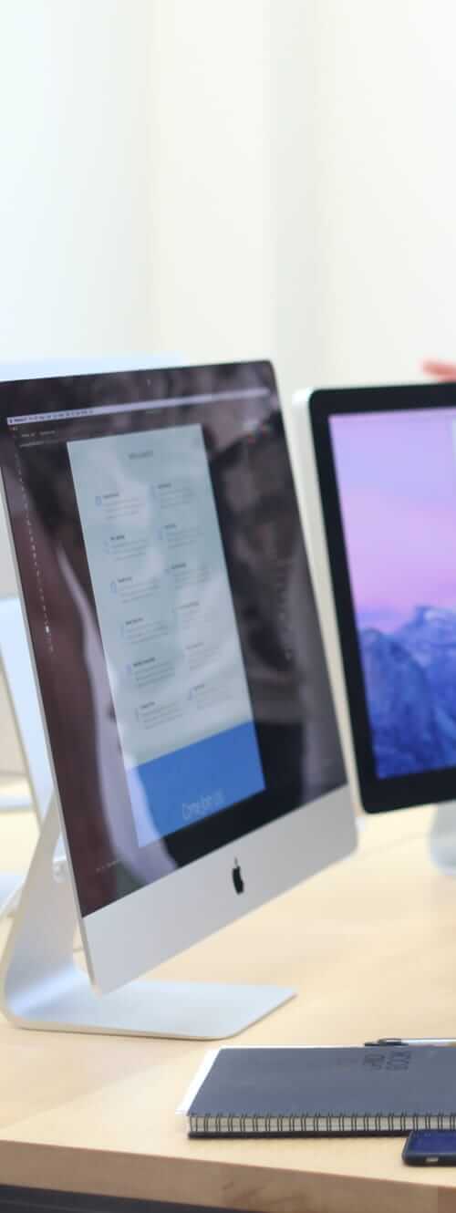 ordinateur sur un bureau